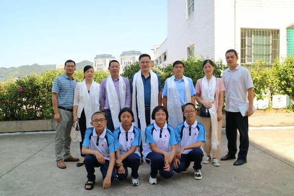 省民族与宗教研究所谢世清所长一行莅临列东中学西藏班慰问调研